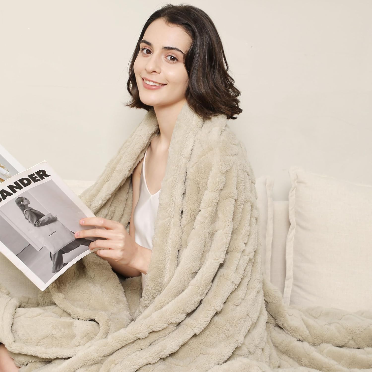 Aganear Fleece Throw Blanket - Cozy Soft Lightweight Fuzzy Throw Blanket for Women Portable Throw Blankets for Couch, Warm Present for Birthday, , Halloween, Housewarming(50"x60", Khaki)