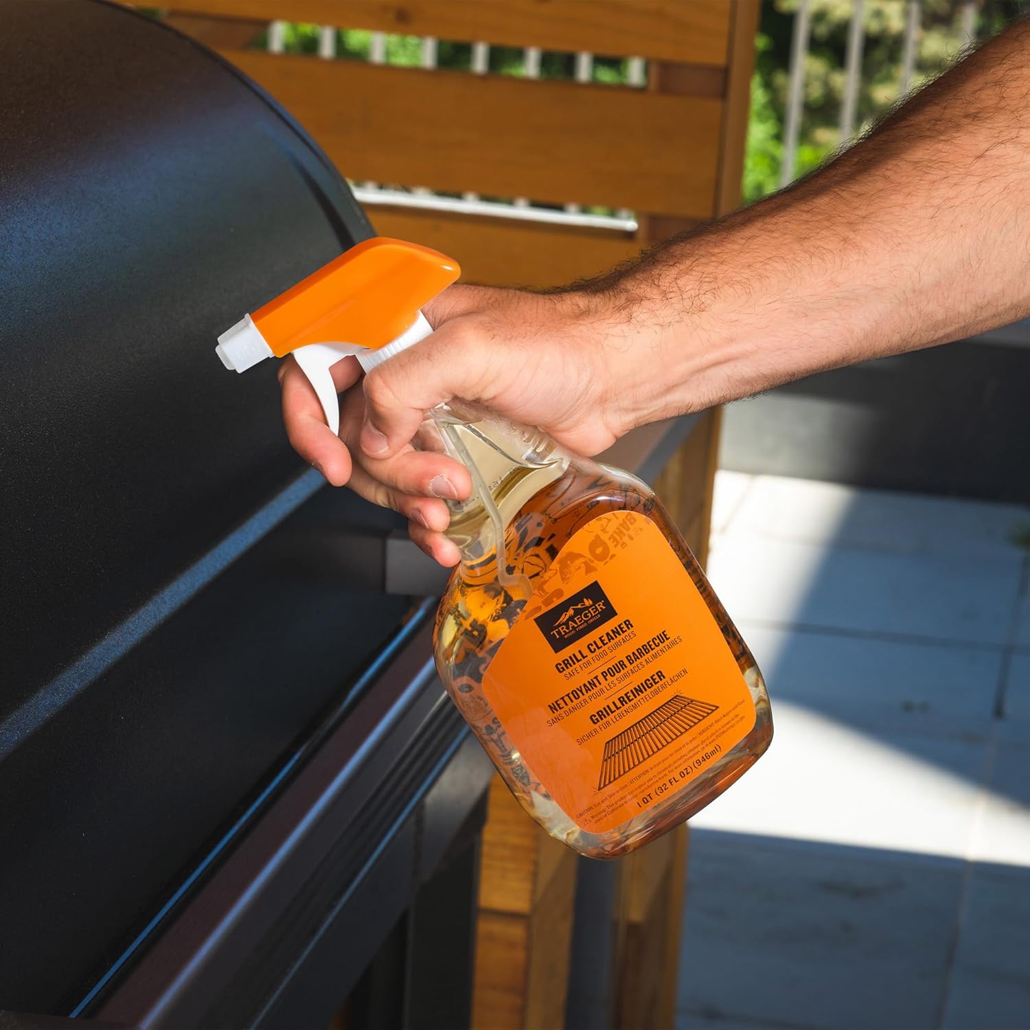 Traeger Grills BAC679 Grill Cleaner Spray Bottle, Grease Cutter, Keep Grill Shiny, No Harmful Chemicals, Citrus Scent, 946ml